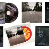 Digijulkaisut ja fyysiset levyt: pahvikotelokannet ja label